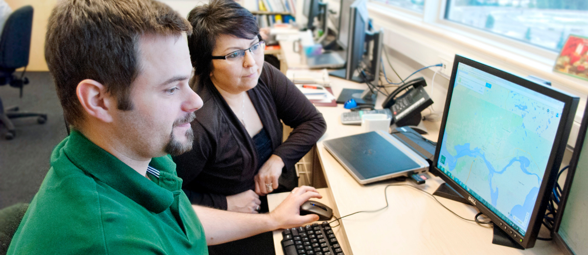 Students mapping on computer