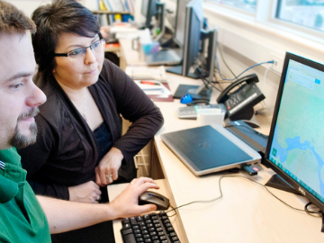 Students mapping on computer